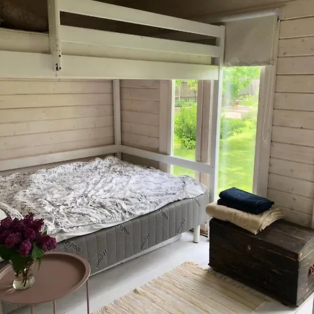 Breeze Gardenhouse