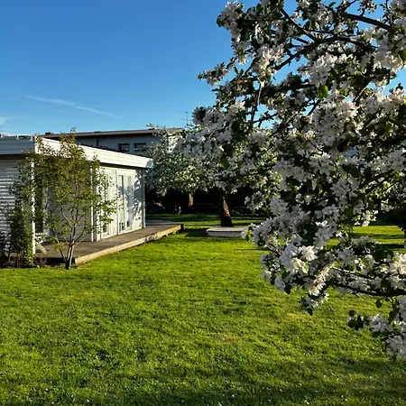 Breeze Gardenhouse